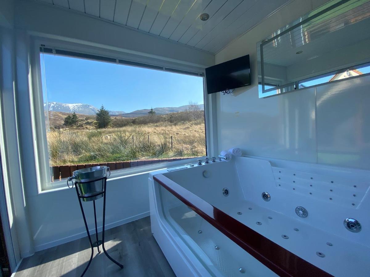 Highland Stays - Ben View Studio Pod & Jacuzzi Bath Fort William Buitenkant foto